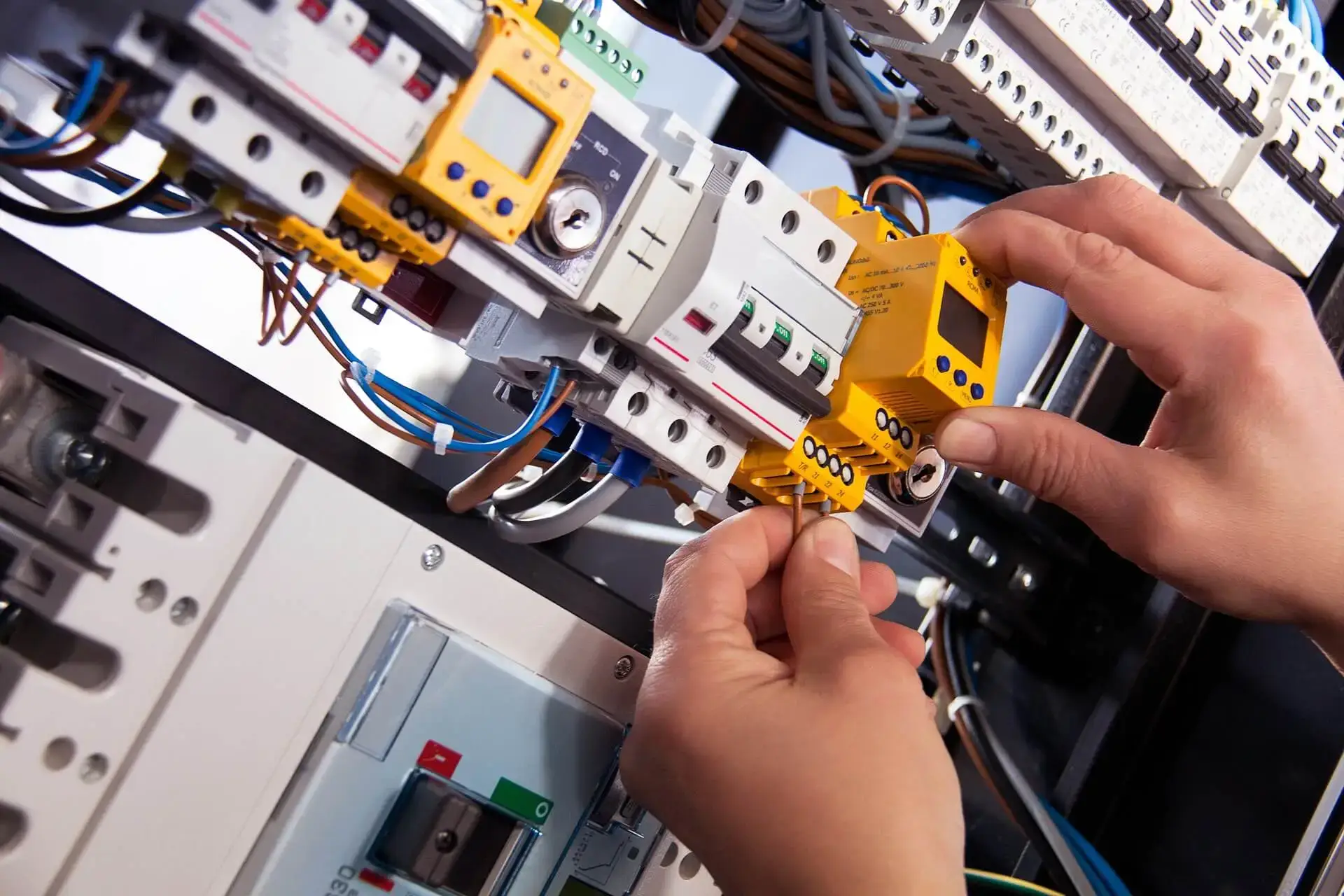 Certified electricians in Perivale