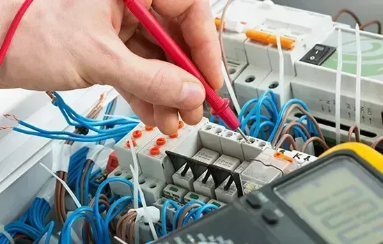 Professional electrician in Perivale